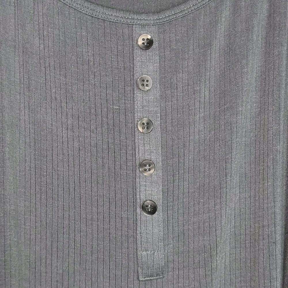 Aeropostale Round Hem Cami - Picture 2 of 4